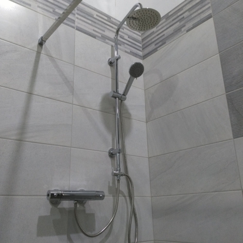 Sprchový set termostatický s hlavovou sprchou